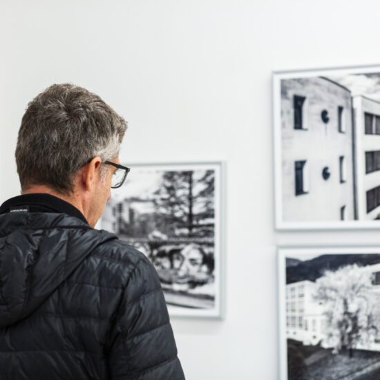 “Laives: percorsi visivi di una nuova identità urbana” di Luca Chistè | 23.09.23 – 30.09.23 | Sala Espositiva Laives | Foto: Shakira Casin - Arting with light